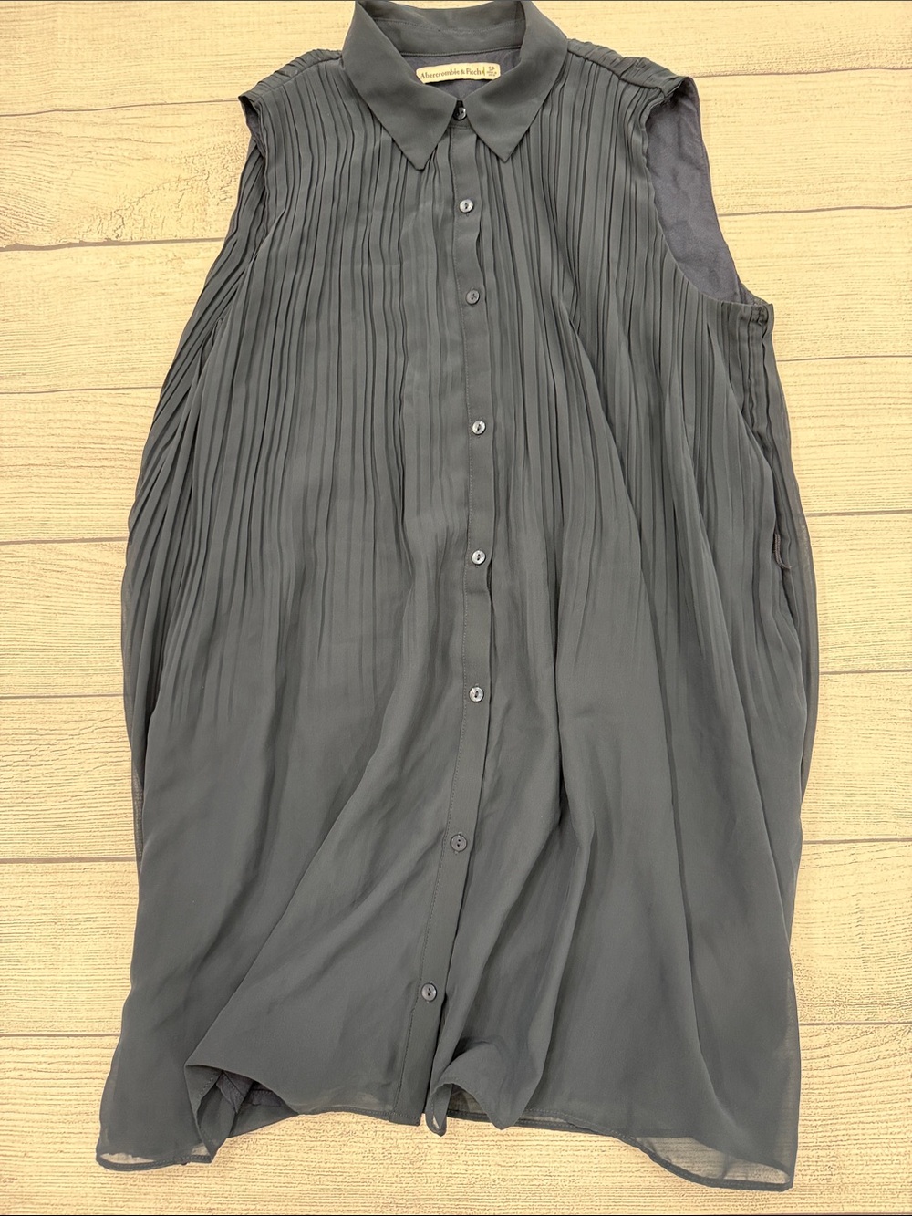 Abercrombie & Fitch Women’s Pleated Sleeveless Button Front Blouse Gray Size SP